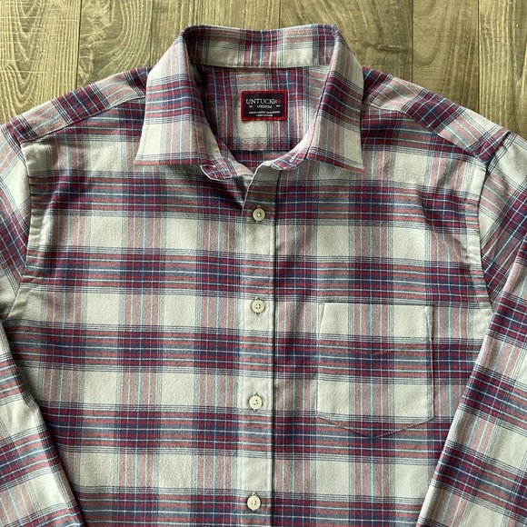 UNTUCKit Hyland Long Sleeve Button Up Shirt 
Men’s MEDIUM
Gray Red Blue Plaid - Picture 4 of 7